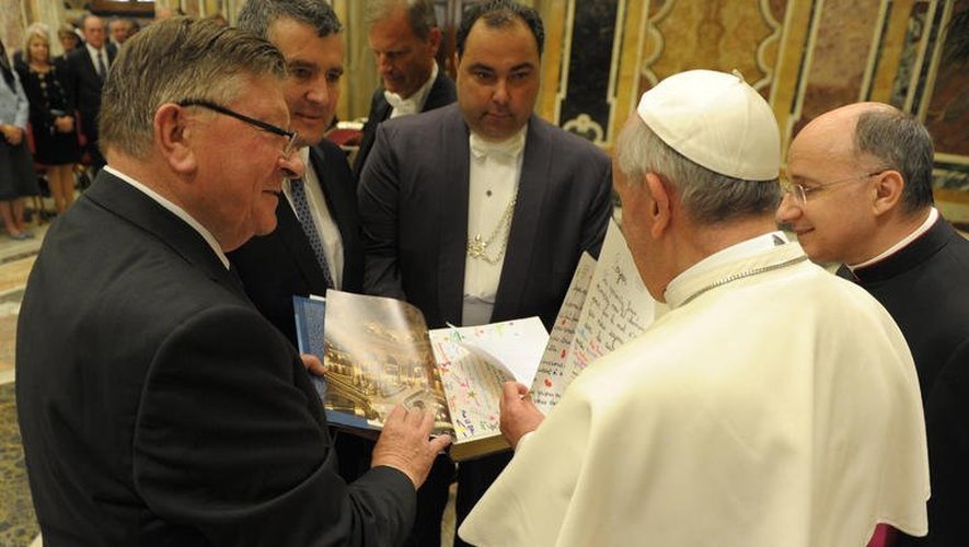 Le pape François reçoit des parlementaires français, le 15 juin 2013 au Vatican
