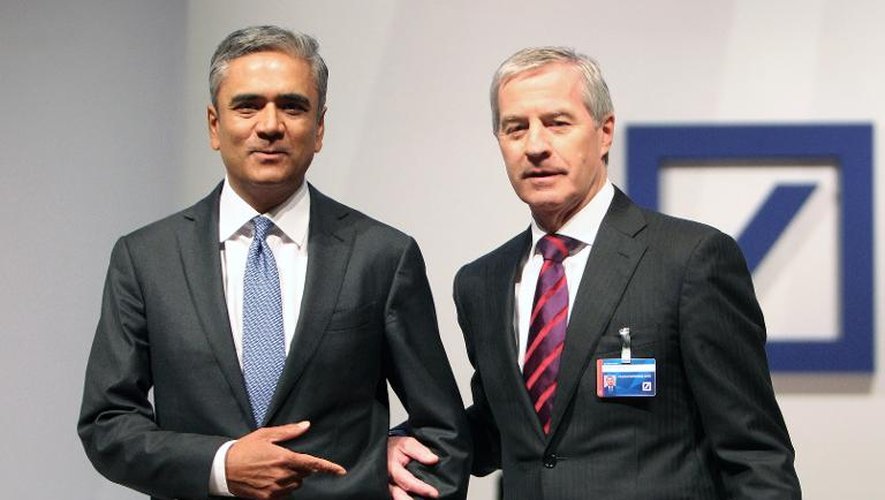 Les copatrons de Deutsche Bank Anshu Jain (g) et John Cryan à Francfort en Allemagne, le 21 mai 2015