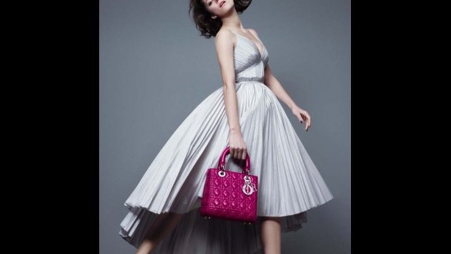Marion Cotillard pour Dior ! Regardez la vidéo du shooting Lady Dior par Mondino ! 