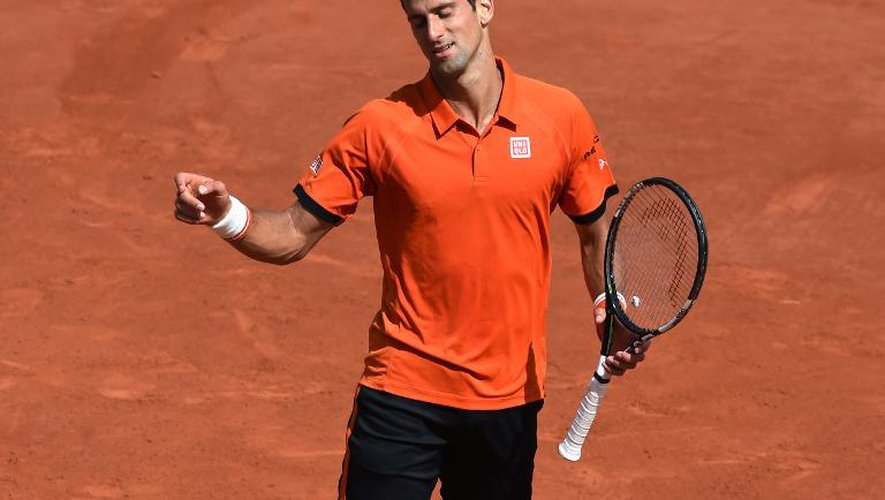 Le Serbe Novak Djokovic après un point perdu face au Suisse Stan Wawrinka, en finale de Roland-Garros, le 7 juin 2015