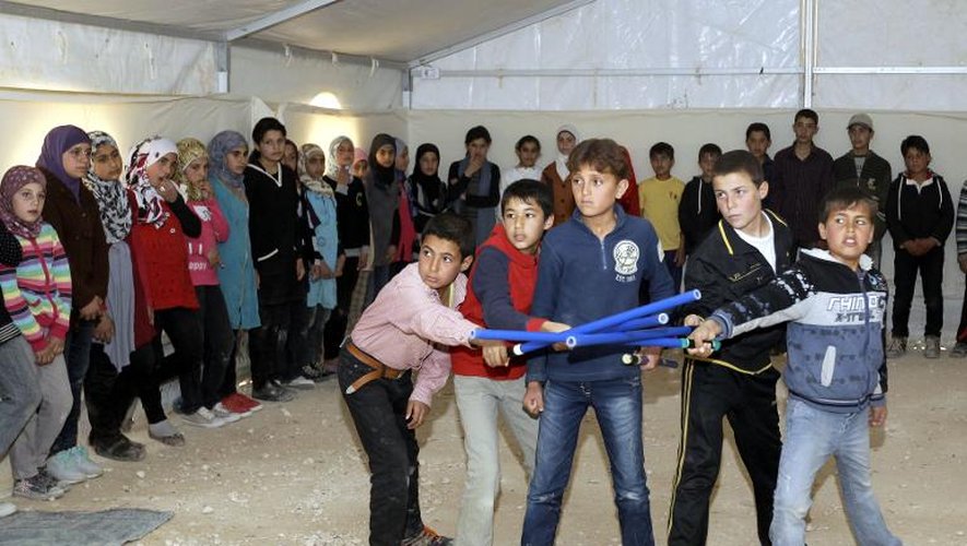 Des enfants syriens répètent "Le roi Lear", l'une des grandes tragédies de Shakespeare, dans un camp de réfugiés en Jordanie, le 8 mars 2014