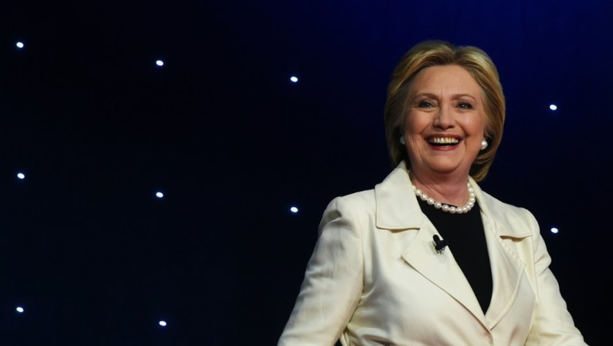 La candidate à l'investiture démocrate Hillary Clinton lors du débat l'opposant à son rival démocrate Bernie Sanders, le 14 avril 2016 sur le plateau de CNN à New York