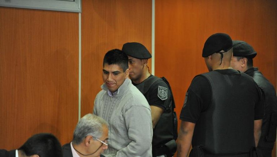Gustavo Lasi à son arrivée dans le box des accusés au tribunal le 25 mars 2014 à Salta