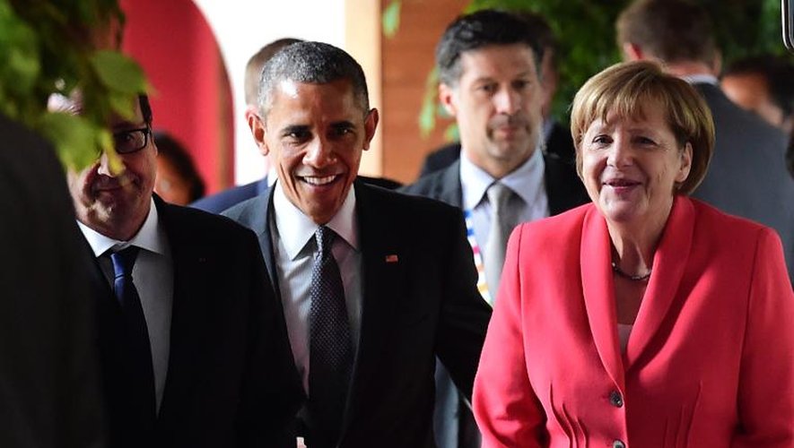 François Hollande, Barack Obama et Angela Merkel à la reprise des travaux du G7 le 8 juin 2015 au château d'Elmau près de Garmisch-Partenkirchen en Bavière