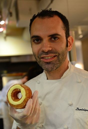 Le pâtissier français Dominique Ansel et son "cronut", le 14 juin 2013 à New York