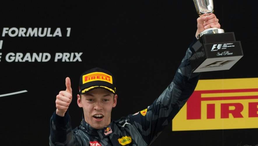 Le Russe Daniil Kvyat (Red Bull) fête sa 3e place au GP de Chine de F1, le 17 avril 2016 à Shanghai