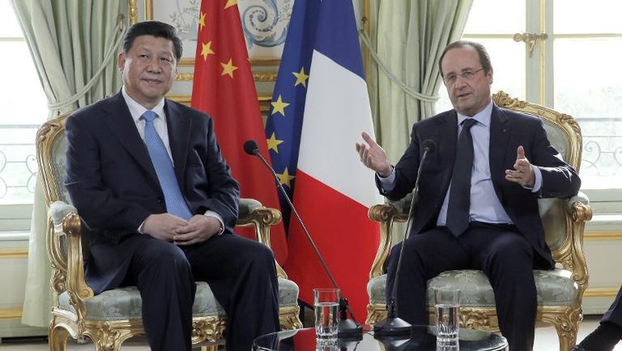 Le président Francois Hollande avec son homologue chinois Xi Jinping au Palais de l'Elysée à Paris le 26 mars 2014