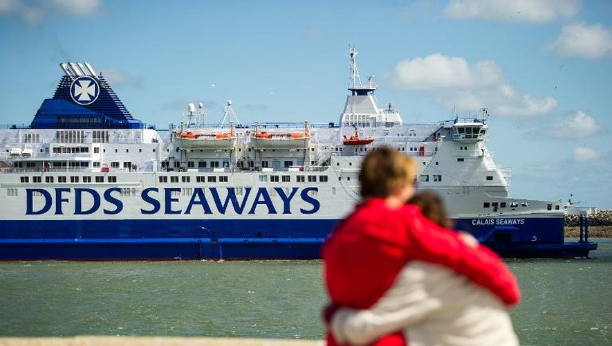 Un ferry de la compagnie danoise DFDS arrive le 8 juin 2015 dans le port de Calais