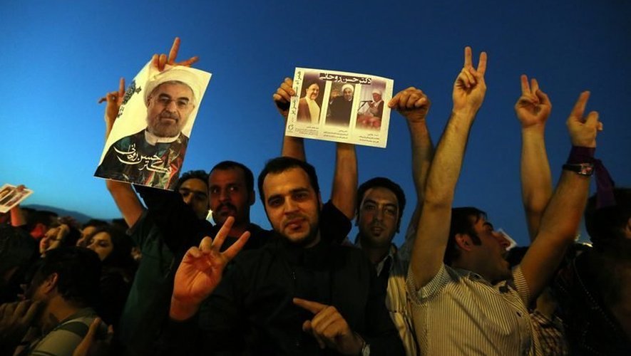 Des soutiens de Hassan Rohani fêtent sa victoire le 15 juin 2013 à Téhéran