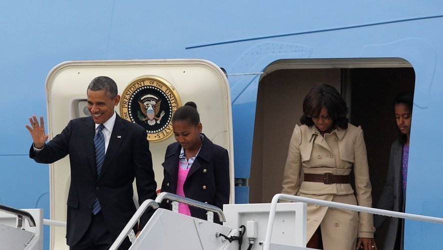 Barack Obama, sa fille Sasha, son épouse Michelle et son autre fille Malia, à leur arrivée le 17 juin 2013 à Belfast