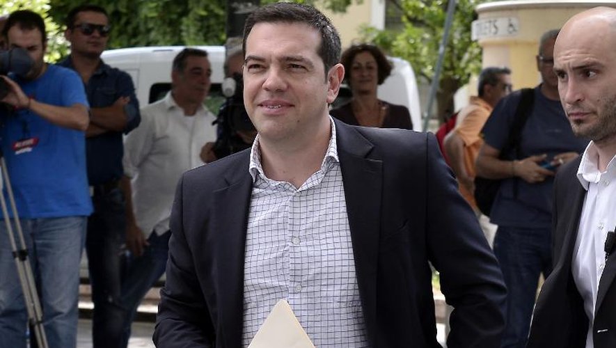 Le premier ministre grec Alexis Tsipras arrive au siège au siège de son parti, Syriza, le 9 juin 2015 à Athènes
