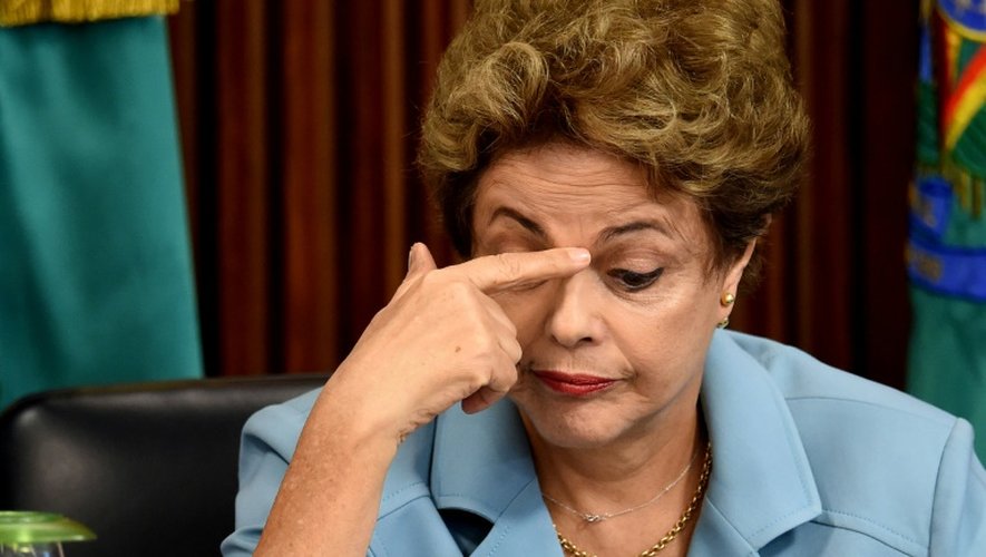 La présidente brésilienne Dilman Rousseff -ici à Brasilia le 8 décembre 2015- en mauvaise posture après le vote des députés en faveur de sa destitution et avant le vote au Sénat