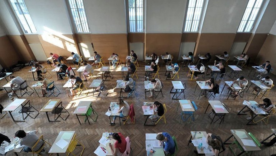 Des étudiants planchent sur leur épreuve de philosophie, le 17 juin 2013 au lycée Pasteur à Strasbourg