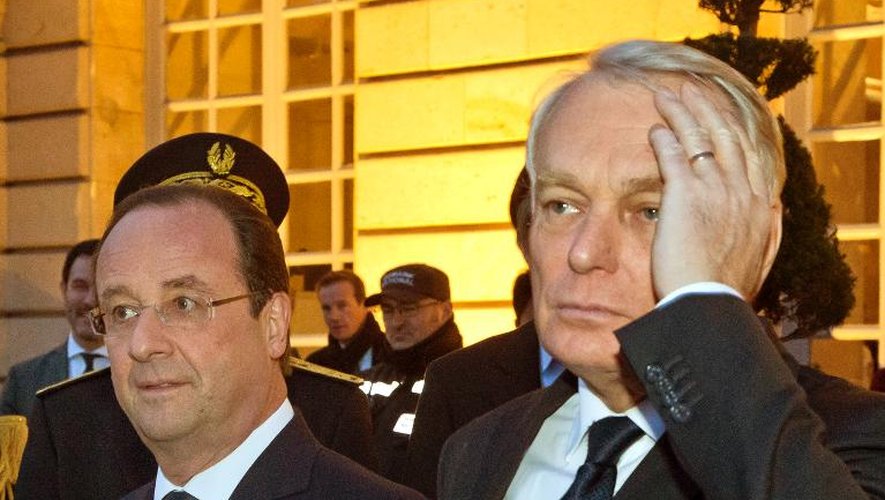 François Hollande et Jean-Marc Ayrault à Versailles, le 27 mars
