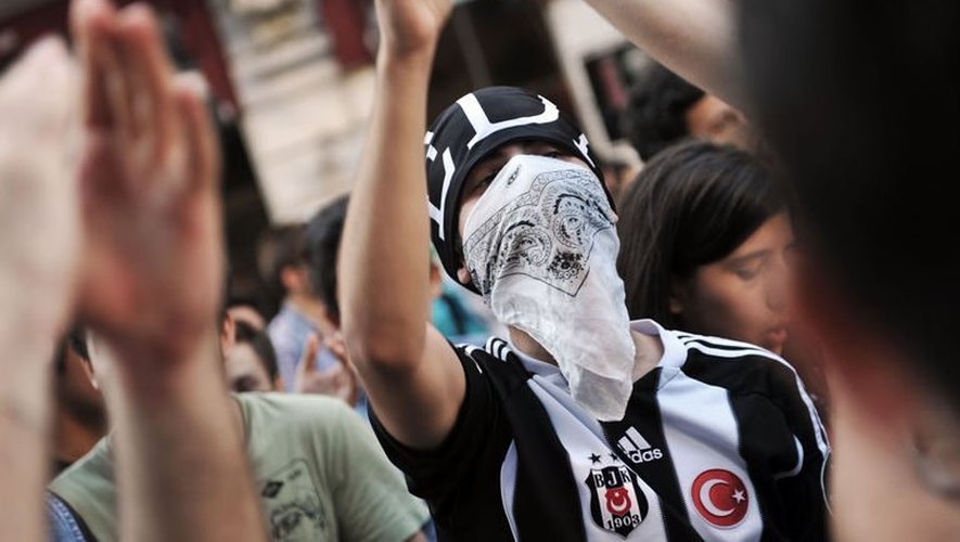 Des manifestants, le 17 juin 2013 à Istanbul