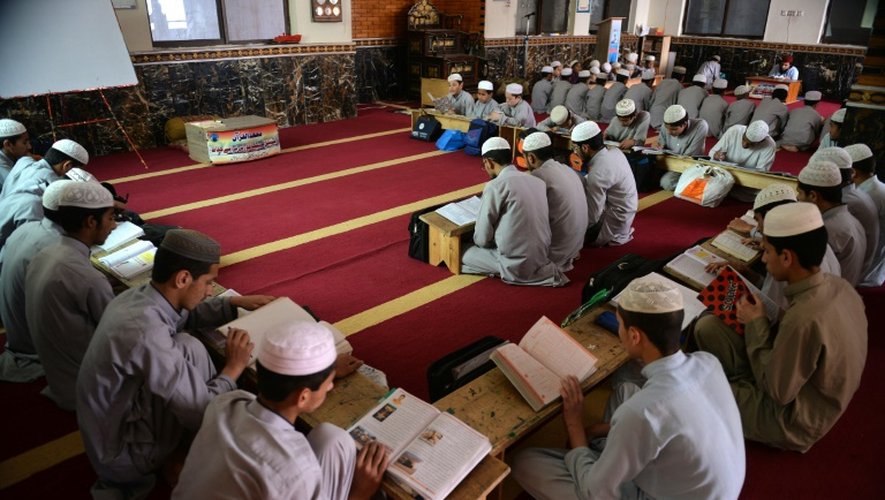 Des jeunes Pakistanais dans une madrassa le 5 mai 2015 à Islamadad