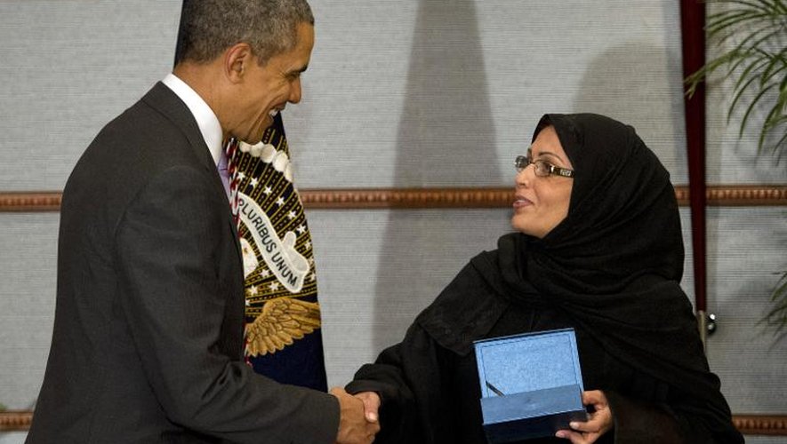 Barack Obama rencontre le 29 mars 2014 àRyad Al-Muneef, une activiste qui s'est vu décerner un prix du département d'Etat récompensant les "femmes courageuses"