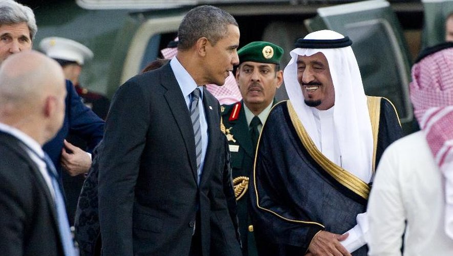 Le président Barack Obama accueilli par le prince saoudien Salman bin Abdulaziz al-Saud à son arrivée le 28 mars 201 à Rawdat Khurayim