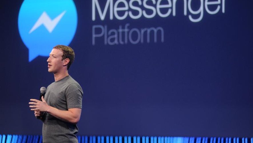 Le PDG de Facebook Mark Zuckerberg à San Francisco présente la plateforme Messenger le 25 mars 2015