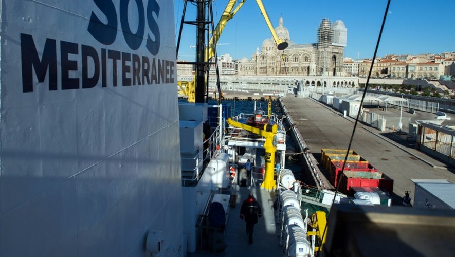 Le navire Aquarius de l'association SOS Méditerranée, avant son départ du port de Marseille, le 19 février 2016