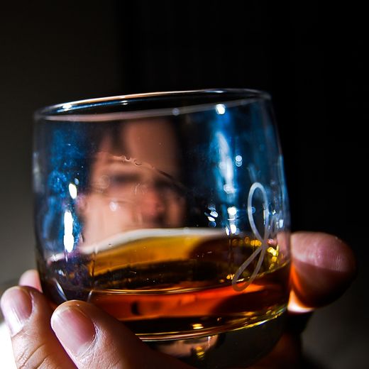 La commercialisation des premières bouteilles de whisky devrait se faire d’ici trois ans mais il s’agit d’un single malt destiné à vieillir de nombreuses années.