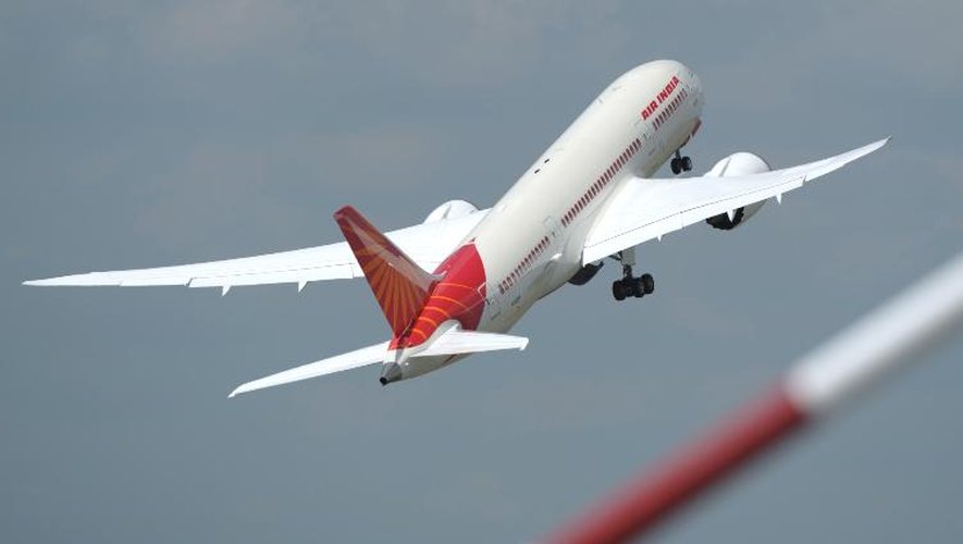 Un Boeing 787 Dreamliner décolle du Bourget le 14 juin 2013