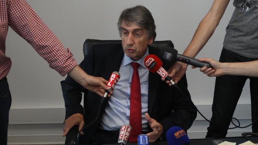 Etienne Nicolau, l'avocat des familles des "disparues de Perpignan", parle aux journalistes à Perpignan le 9 juin 2015