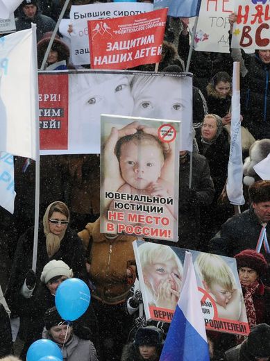 Des Russes manifestent pour interdire l'adoption d'enfants russes aux étrangers, le 2 mars 2013 à Moscou
