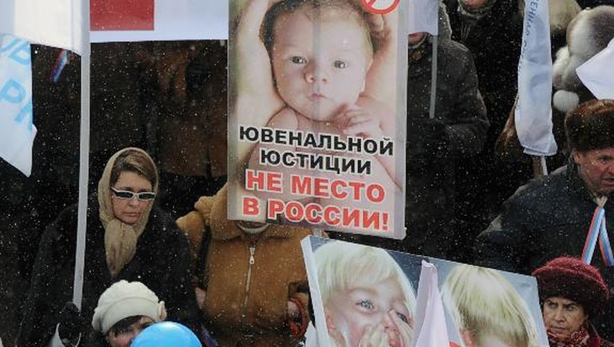 Des Russes manifestent pour interdire l'adoption d'enfants russes aux étrangers, le 2 mars 2013 à Moscou