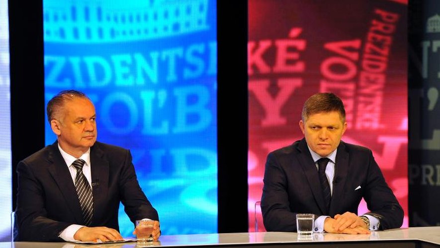 Les candidats à la présidentielle slovaque Andrej Kiska et Robert Fico lors d'un débat télévisé le 16 mars 2014 à Bratislava