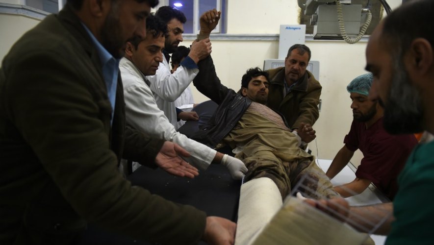 Un Afghan blessé lors d'une attaque des talibans le 19 avril 2016 à Kaboul