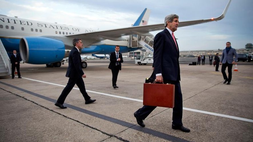 Le secrétaire d'Etat américain John Kerry arrive à Paris, le 29 mars 2014