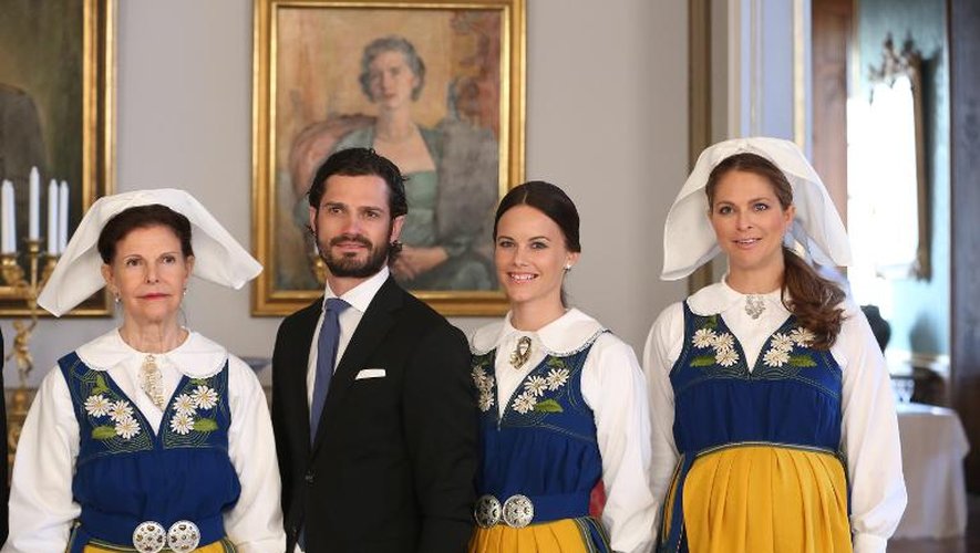 La reine Silvia, le prince Carl Philip, sa fiancée Sofia Hellqvist et la princesse Madeleine, lors des célébrations de la Fête nationale suédoise, le 6 juin 2015 à Stockholm