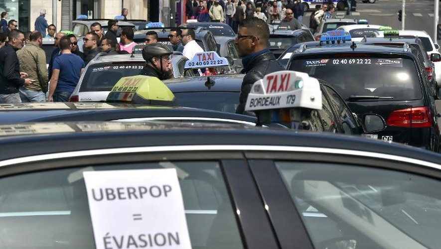 Manifestation de chauffeurs de taxi contre UberPOP le 9 juin 2015 à Nantes
