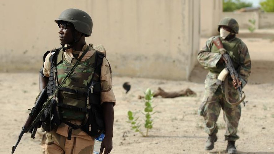 Patrouille de soldats nigérians le 5 juin 2013 dans l'état de Borno