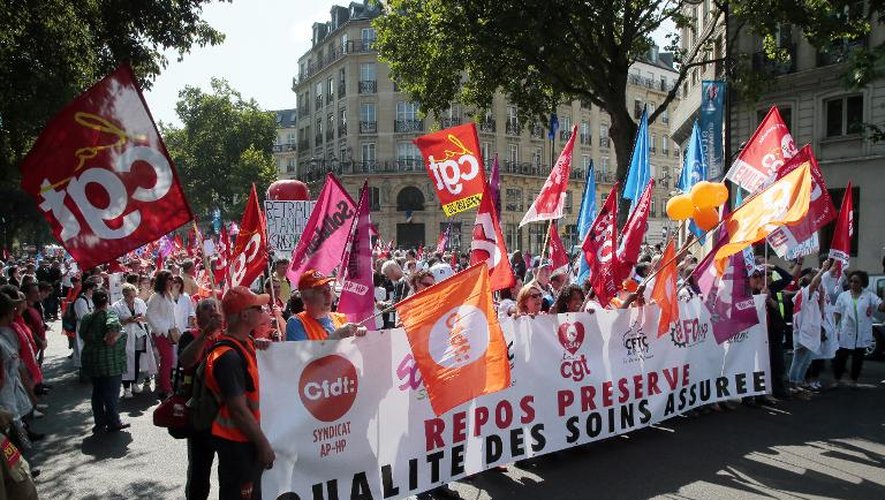 Des employés de l'AP-HP manifestent à Paris le 11 juin 2015