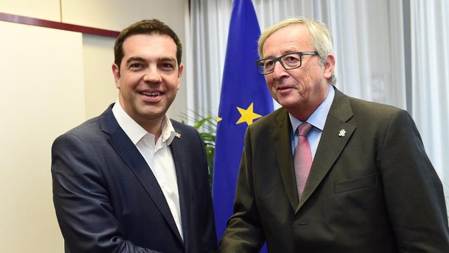 Le Premier ministre grec Alexis Tsipras (g) et Jean-Claude Juncker, président de la Commission européenne, à Bruxelles, le 11 juin 2015