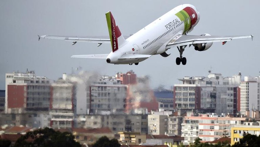 Un avion de la compagnie aérienne TAP Portugal quitte l'aéroport de Lisbonne,le 1er mai 2015