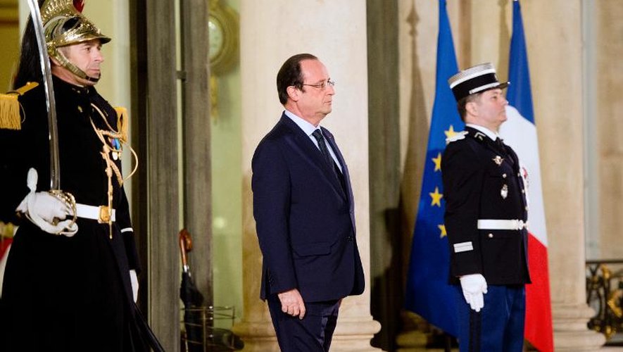 Francois Hollande sur le perron de l'Elysée le 26 mars 2014