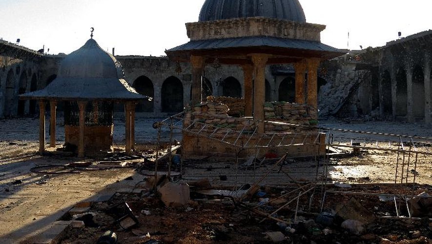 Les ruines d'un minaret dans une mosquée datant de l'époque des Omeyyades, à Alep, le 25 avril 2013