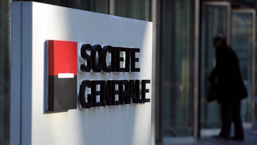 Le logo de la Société Générale à l'entrée du siège du groupe à La Défense, près de Paris, en 2013