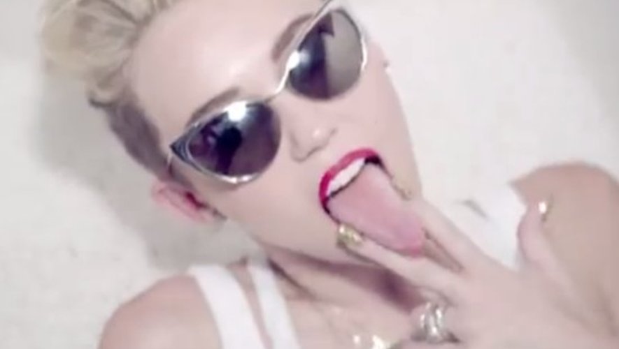 Miley Cyrus sexy, hot, bisexuelle... Plus provoc que jamais pour son nouveau clip « We Can&#039;t stop » VIDEO