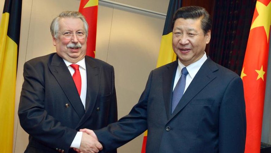 Le président de l'Assemblée nationale belge André Flahaut et le président chinois Xi Jinping le 31 mars 2014