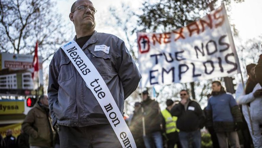 Des salariés de Nexans manifestent à Lyon, le 3 décembre 2013