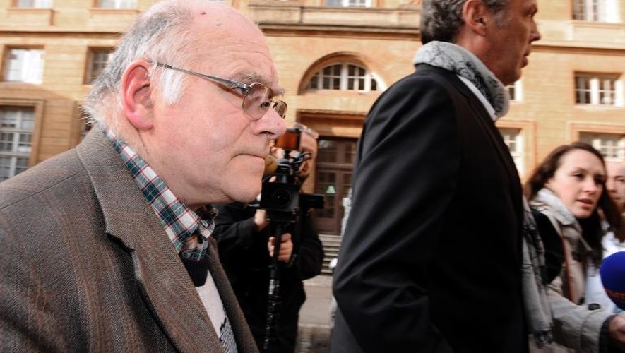 Henri Leclaire accompagné de Thomas Hellenbrand à son arrivée le 1er avril 2014 au tribunal de Metz