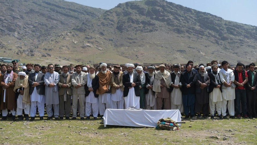 Funérailles le 20 avril 2016 à Kaboul de l'une des victimes de l'attentat commis la veille dans la capitale afghane