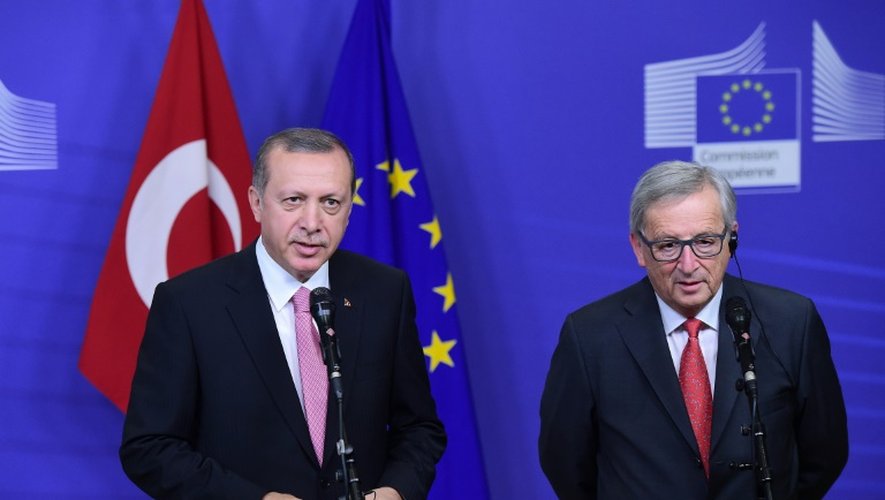 Le président turc Recep Tayyip Erdogan et le président de la Commission européenne Jean-Claude Juncker à Bruxelles, le 5 octobre 2015