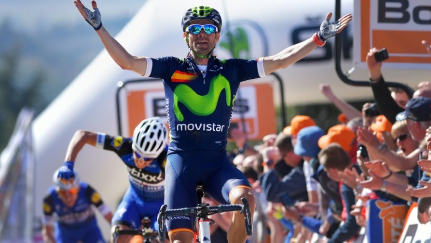 L'Espagnol Alejandro Valverde (Movistar) franchit en vainqueur pour la 4e fois de sa carrière, la ligne d'arrivée de la Flèche wallonne, le 20 avril 2016 à Huy