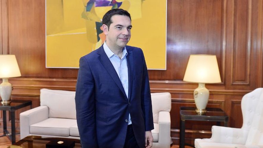 Alexis Tsipras, chef du gouvernement grec, se tient dans son bureau, le 12 juin 2015 à Athènes