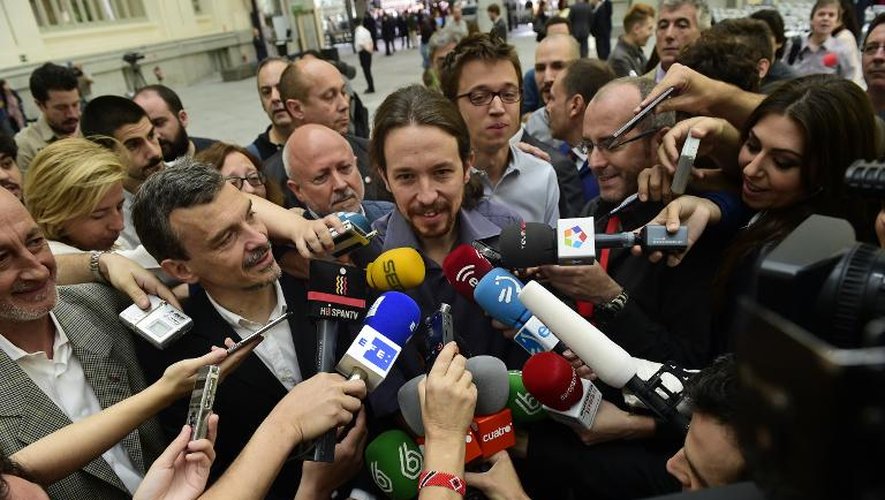Pablo Iglesias, le chef du parti de la gauche radicale Podemos, arrive à la mairie de Madrid pour assister à l'élection du maire, le 13 juin 2015